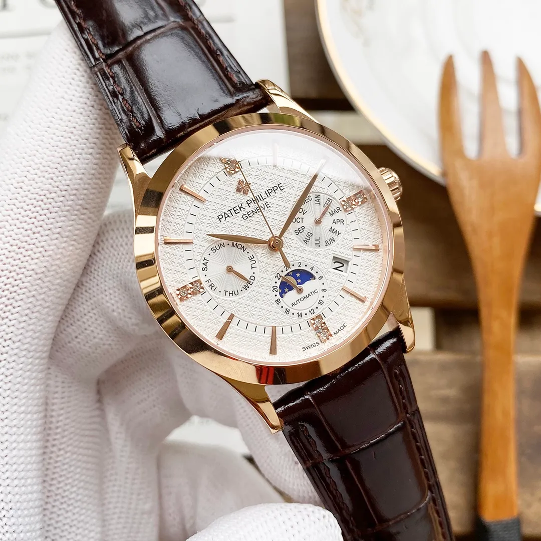 💎 The latest PP style Patek Philippe is equipped with imported 9100 multi-function movement (zero repair) function (24 hours, day of the week, stars, month) imported 316 fine steel! Paired with Italian imported calfskin! Original pin buckle! Size 42mm. Wear-resistant and scratch-resistant sapphire glass! Super waterproof to 50 meters! Simple but not simple! Patek Philippe, you deserve it.